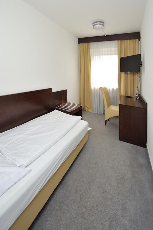 Hotel Zur Post Steimbke Bagian luar foto